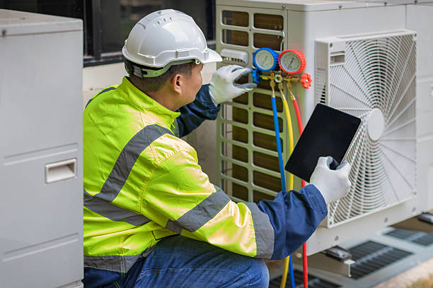 Professional Hvac Installation technician working in Carbon, TX